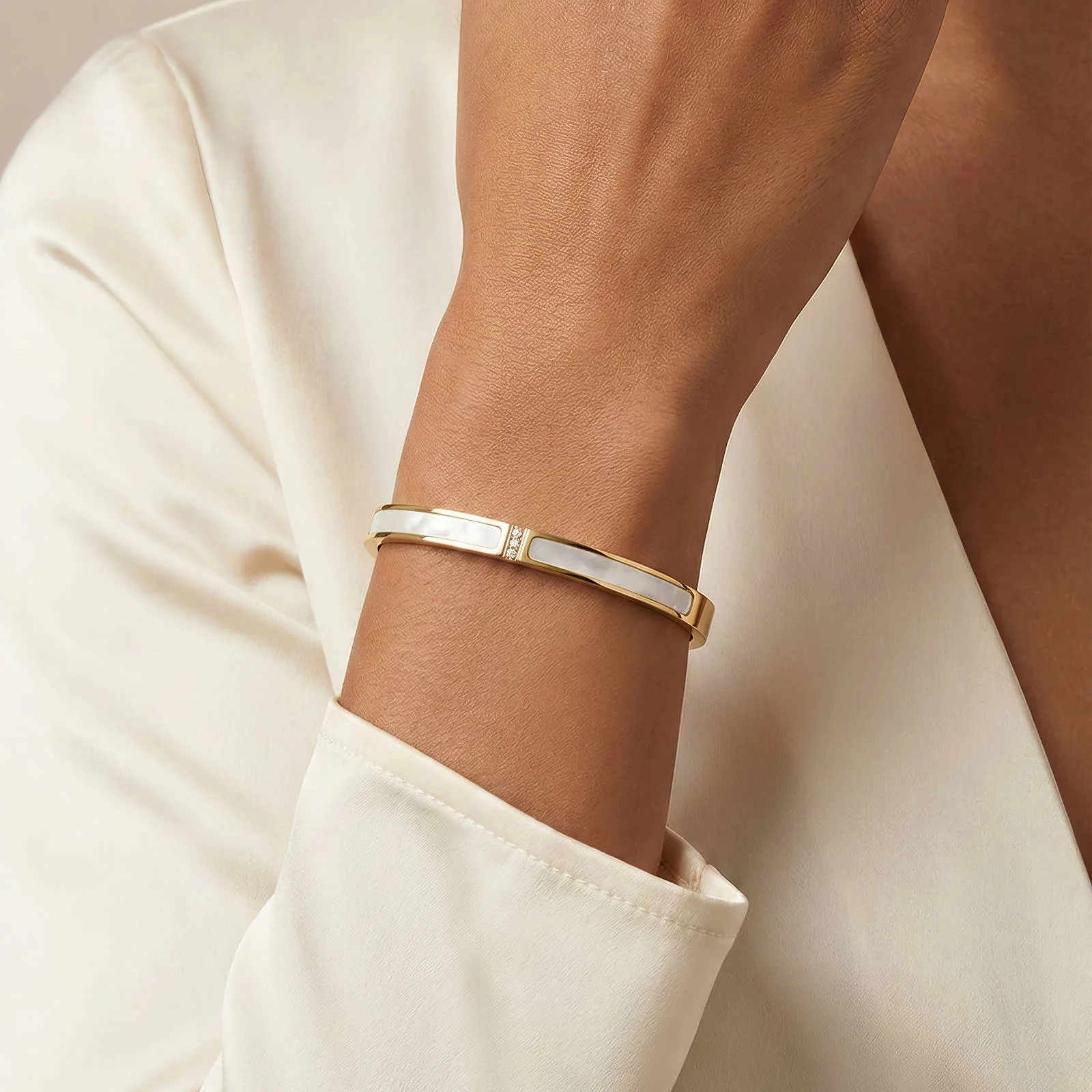 Bracelet Jonc Précieux Ciselé porté